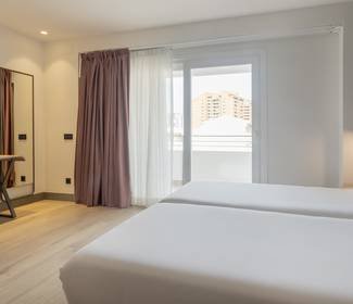 Habitación accesible Hotel ILUNION Romareda Zaragoza Habitación accesible Hotel ILUNION Romareda Zaragoza