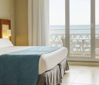 Habitación doble vista mar Hotel ILUNION Fuengirola Habitación doble vista mar Hotel ILUNION Fuengirola
