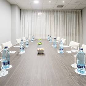 Sala de reuniones Hotel ILUNION Bilbao Sala de reuniones Hotel ILUNION Bilbao