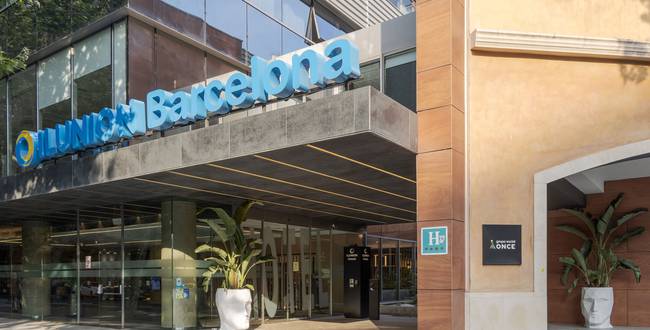 Entrada Hotel ILUNION Barcelona Entrada Hotel ILUNION Barcelona