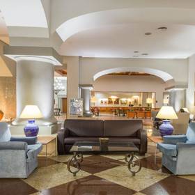 Lobby Hotel ILUNION Les Corts – Spa Barcelona Lobby Hotel ILUNION Les Corts – Spa Barcelona