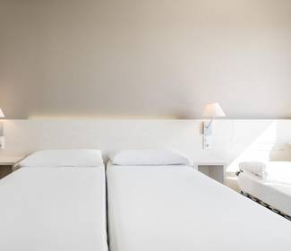 Habitación triple (2 adultos + 1 niño) Hotel ILUNION Valencia 3 Habitación triple (2 adultos + 1 niño) Hotel ILUNION Valencia 3