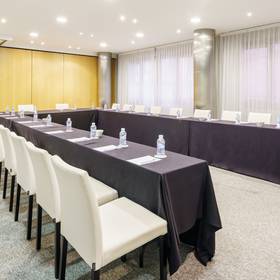 Sala de reuniones Hotel ILUNION Bilbao Sala de reuniones Hotel ILUNION Bilbao