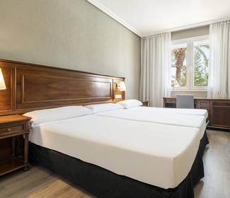 Habitación doble con supletoria Hotel Ilunion Las Lomas Mérida Habitación doble con supletoria Hotel Ilunion Las Lomas Mérida