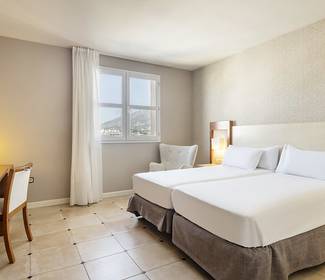 Habitación accesible Hotel ILUNION Fuengirola Habitación accesible Hotel ILUNION Fuengirola