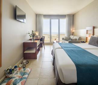 Habitación vista mar pet friendly Hotel ILUNION Fuengirola Habitación vista mar pet friendly Hotel ILUNION Fuengirola
