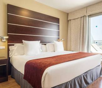 Junior suite vista puerto Hotel ILUNION Málaga Junior suite vista puerto Hotel ILUNION Málaga