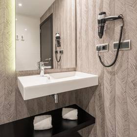 Baño habitación doble ilunion bel art Hotel ILUNION Bel Art Barcelona Baño habitación doble ilunion bel art Hotel ILUNION Bel Art Barcelona