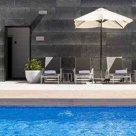Piscina ilunion atrium Hotel ILUNION Atrium Madrid Piscina ilunion atrium Hotel ILUNION Atrium Madrid