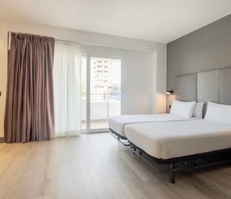 Habitación accesible Hotel ILUNION Romareda Zaragoza Habitación accesible Hotel ILUNION Romareda Zaragoza