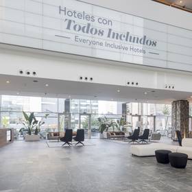 Recepción Hotel ILUNION Atrium Madrid