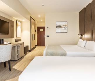 Habitación triple Hotel ILUNION Málaga Habitación triple Hotel ILUNION Málaga