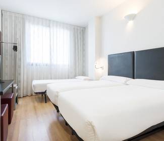 Habitación triple Hotel ILUNION Aqua 3 Valencia
